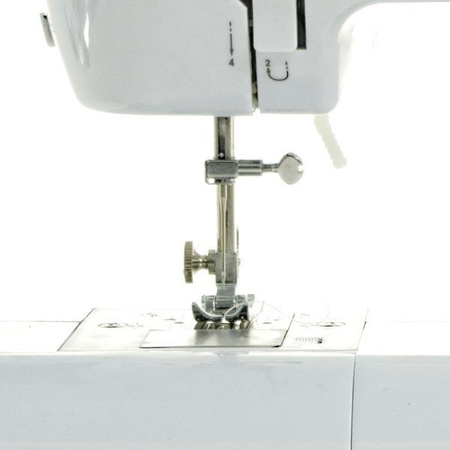 Lucznik Everyday sewing machine with thread set