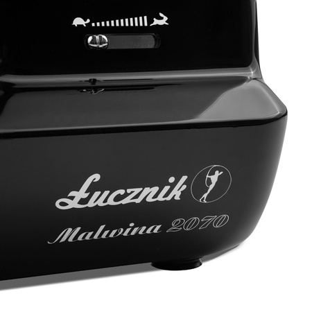 Łucznik maszyna do szycia Malwina 2070 Black Edition ze stolikiem i zestawem stopek