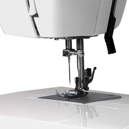 Nähmaschine Milena II 419 mit Etui, Garn, Nadeln und Spulen