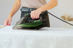 Napařovací žehlička 2200 W Lucznik SI-920 