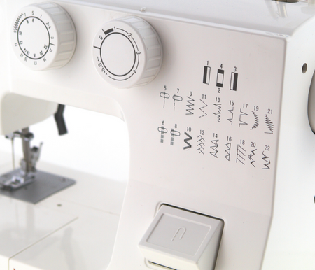 Karina 910 Nähmaschine mit Fadensatz