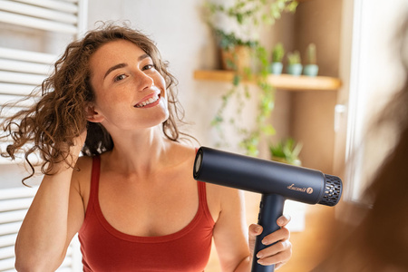 Łucznik HyperAir IQ 1.0 – Your New Definition of Hair Drying