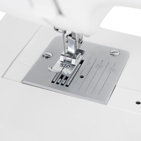 Eve II 2014 sewing machine with carrying case