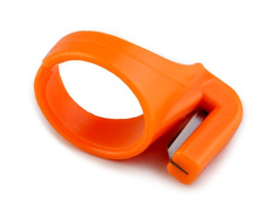 Thimble with thread cutter