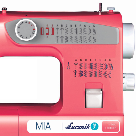 Lucznik MIA sewing machine with carrying case