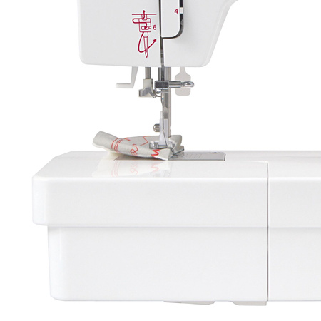 Lucznik Polonia 2018 sewing machine with a set of feet