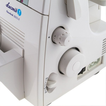 Overlock 820D5 s overlockovými nitěmi Regular