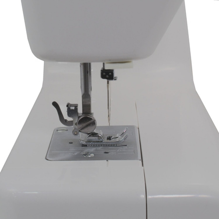 Kornelia II 2004 Nähmaschine mit Etui, Garn, Nadeln und Spulen