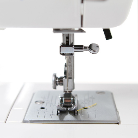 Kornelia II 2004 sewing machine with case, thread, needles and bobbins