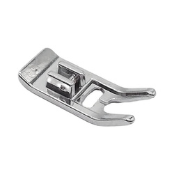 Universal sewing machine foot