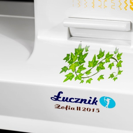Lucznik Zofia II sewing machine with a set of accessories
