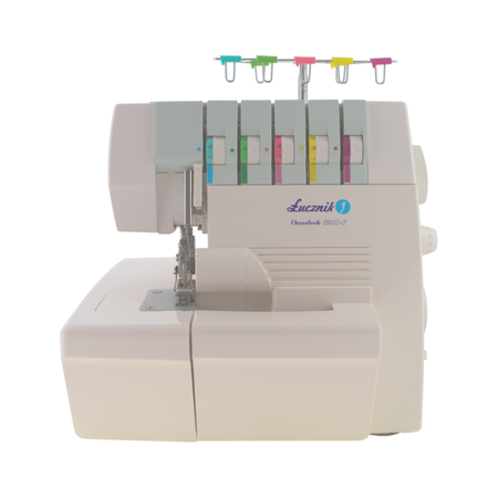 Overlock 820D5 z zestawem igieł