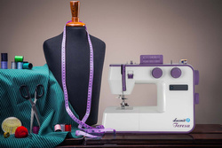 Teresa sewing machine with thread and needle set