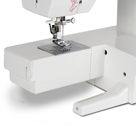 Lucznik Polonia 2018 sewing machine with thread and needle set