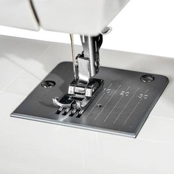 Karina 910 sewing machine with thread set