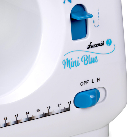 Швейна машина Lucznik Mini Blue з набором ниток і голок