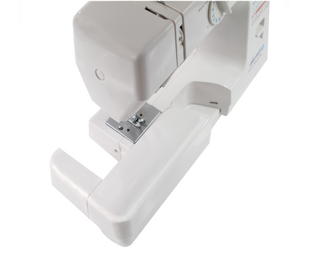 Kornelia II 2004 sewing machine with a set of feet