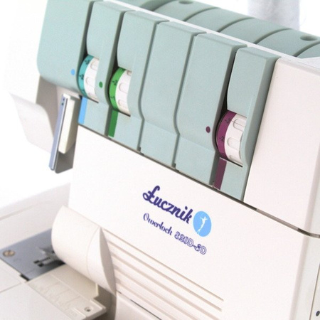 Coverlock 820D3 with a set of regular, elastic and needle threads