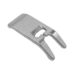 Universal sewing machine foot