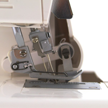 Overlock 820D5 with Elastic overlock threads