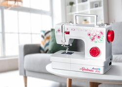 Lucznik Polonia 2018 sewing machine with thread and needle set
