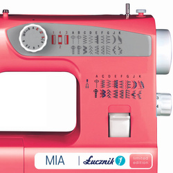 Lucznik MIA sewing machine with carrying case